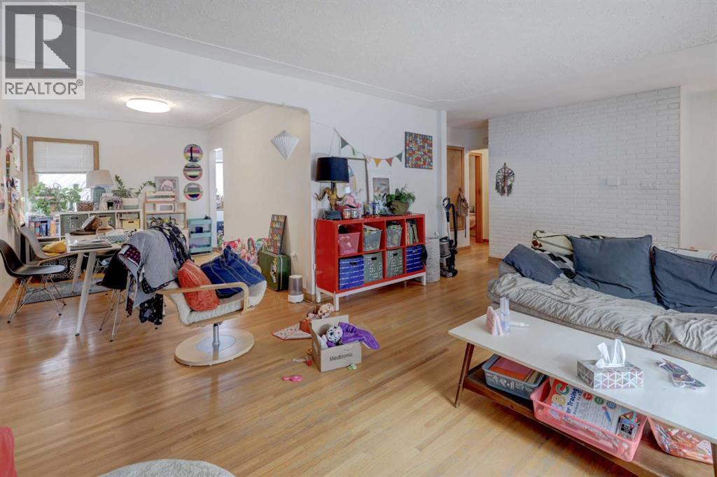 Single Family House Bungalow for Sale in   Avenue NE Winston Heights/Mountview Calgary 