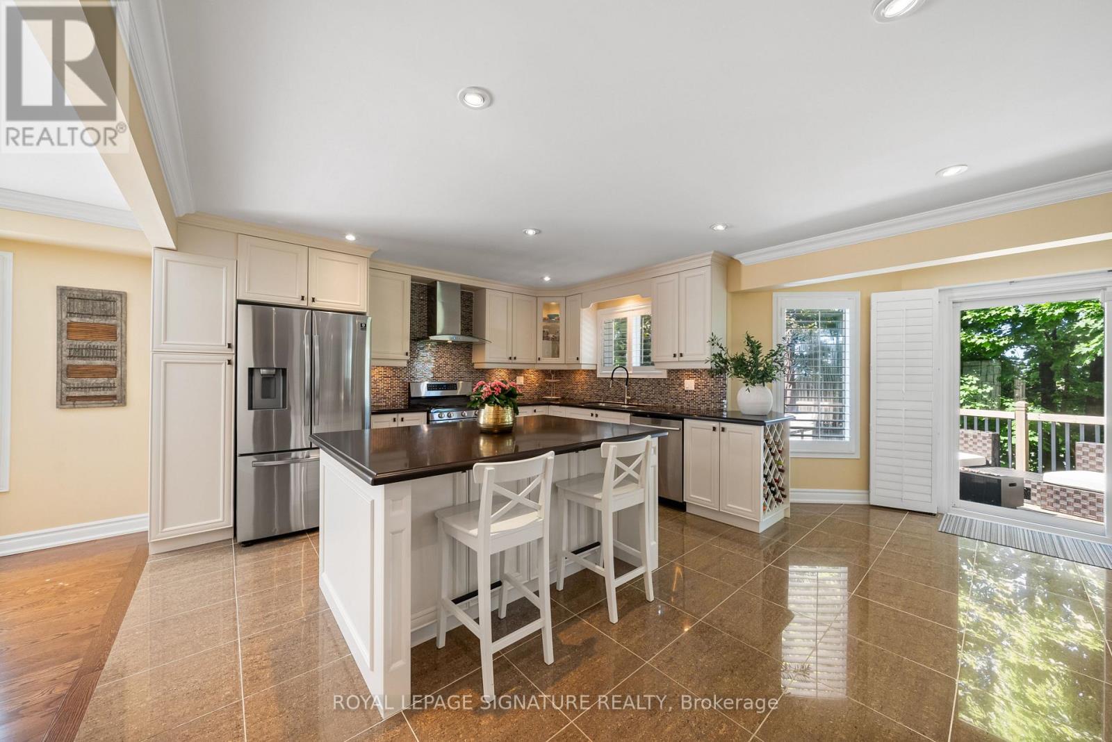 16 QUEENSGATE COURT - 8
