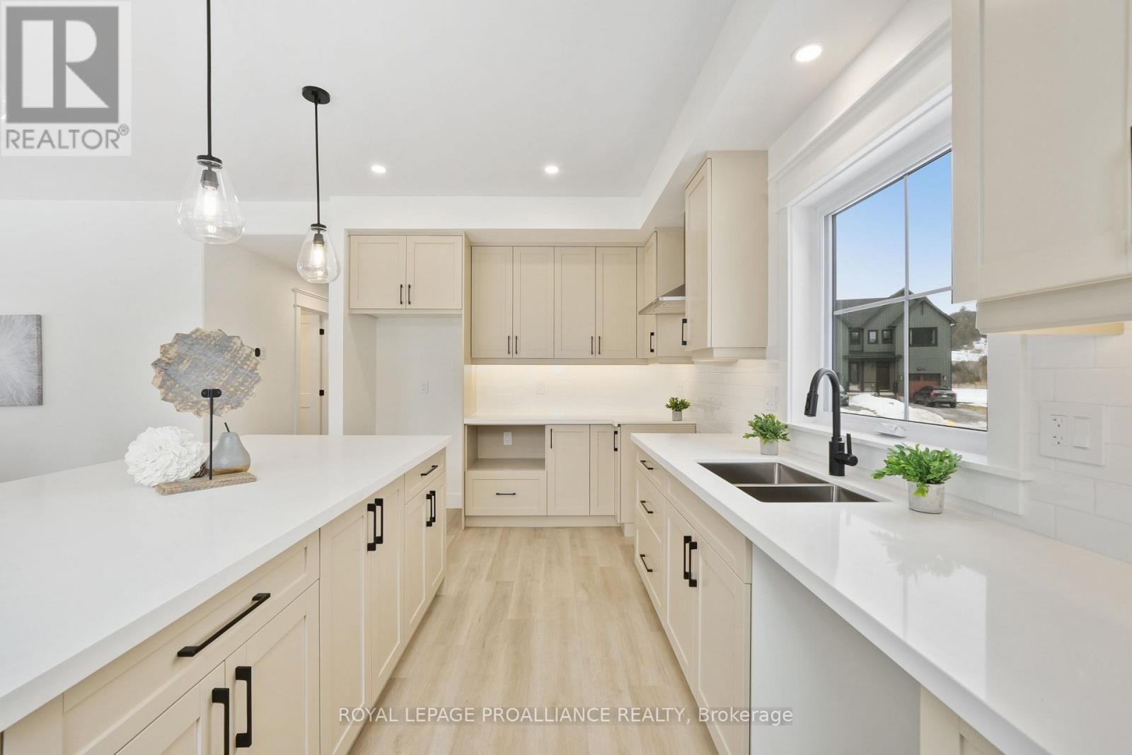 4 HOLLINGSWORTH STREET - 16