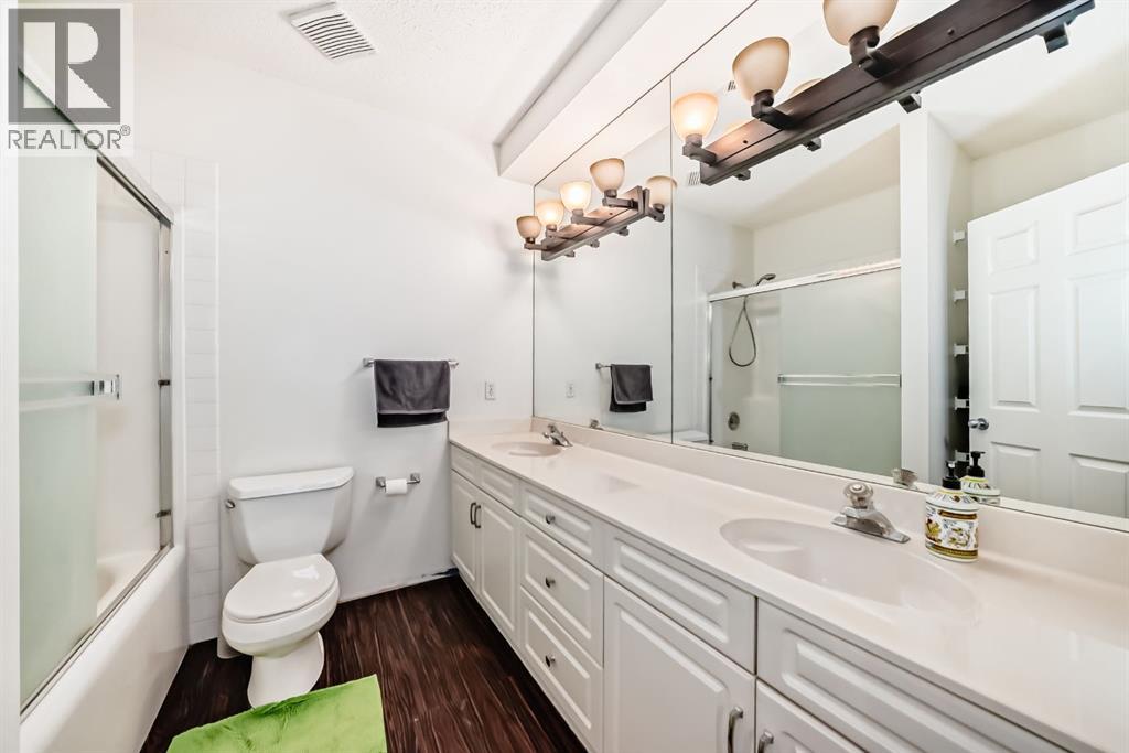 Single Family House Bi-level for Sale in  Edgevalley Drive NW Edgemont Calgary 