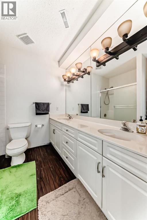 Single Family House Bi-level for Sale in  Edgevalley Drive NW Edgemont Calgary 