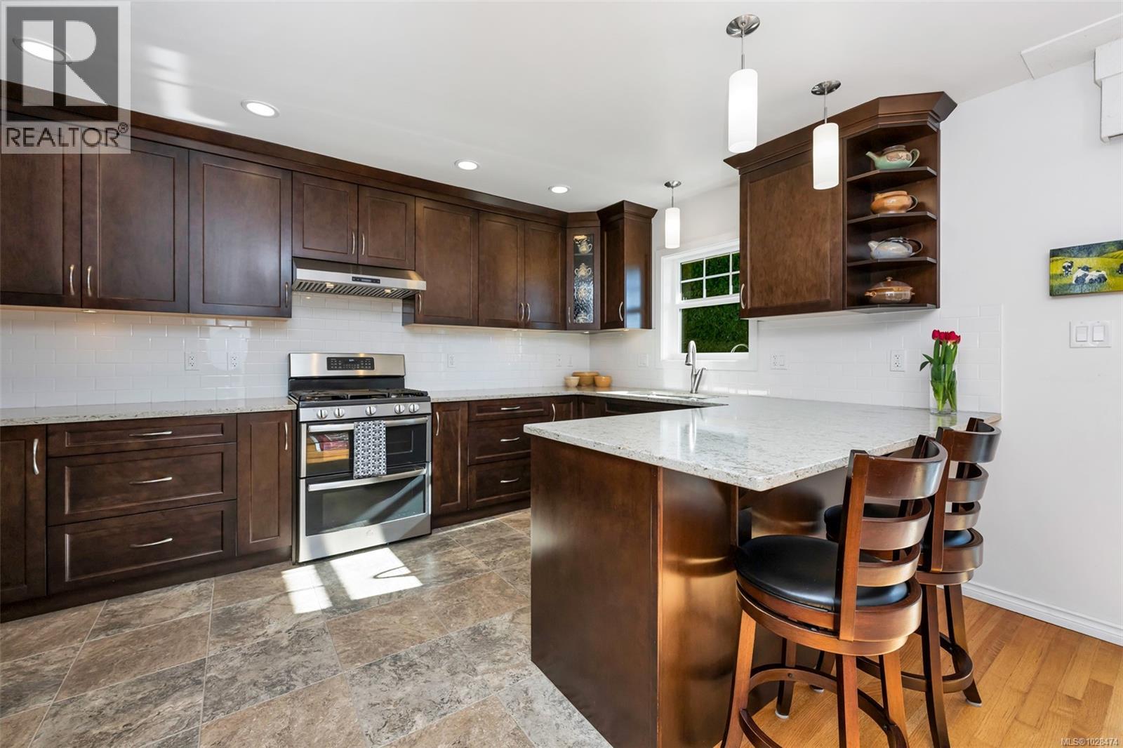 449 Victoria Ave, Oak Bay