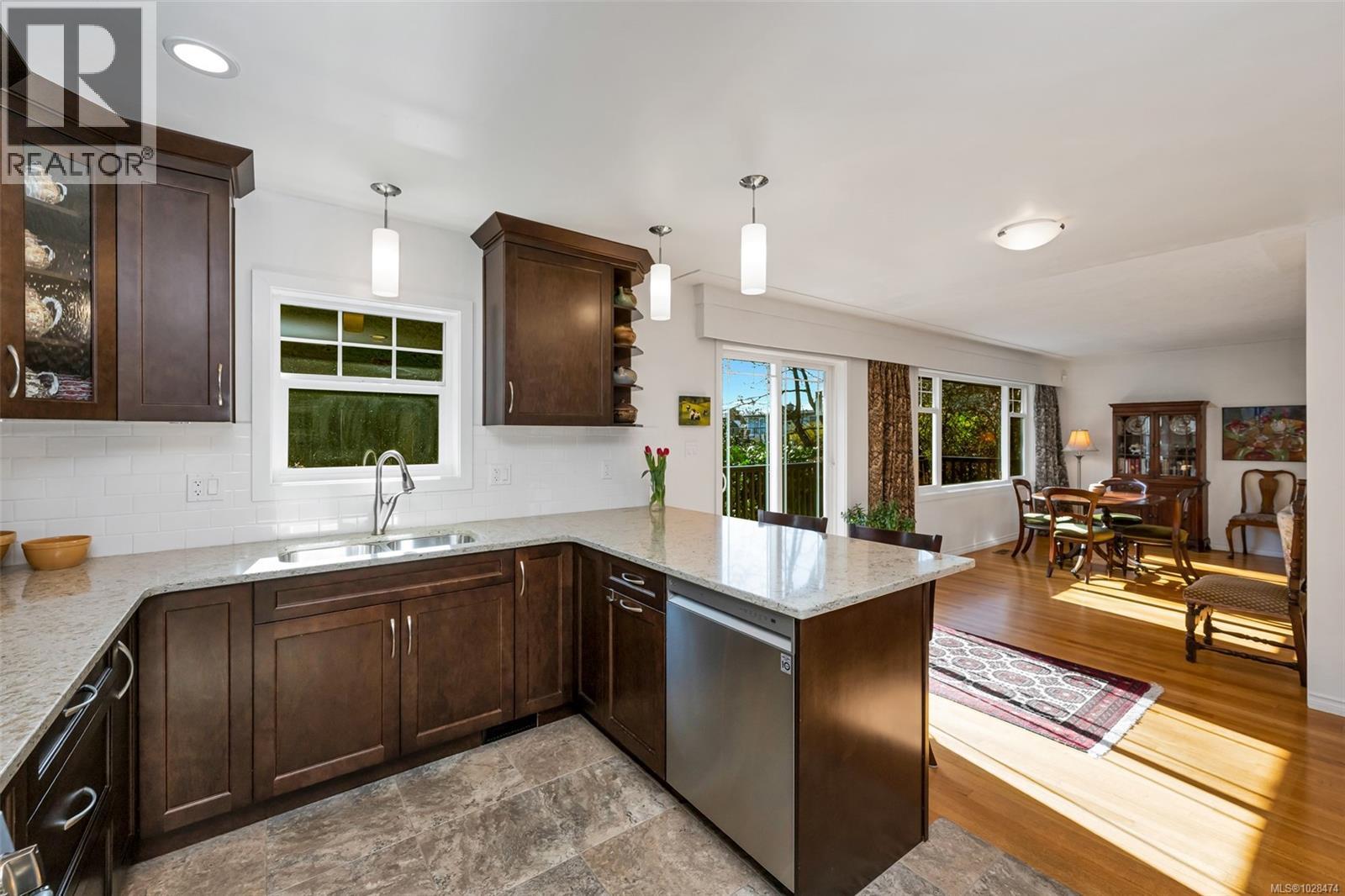 449 Victoria Ave, Oak Bay