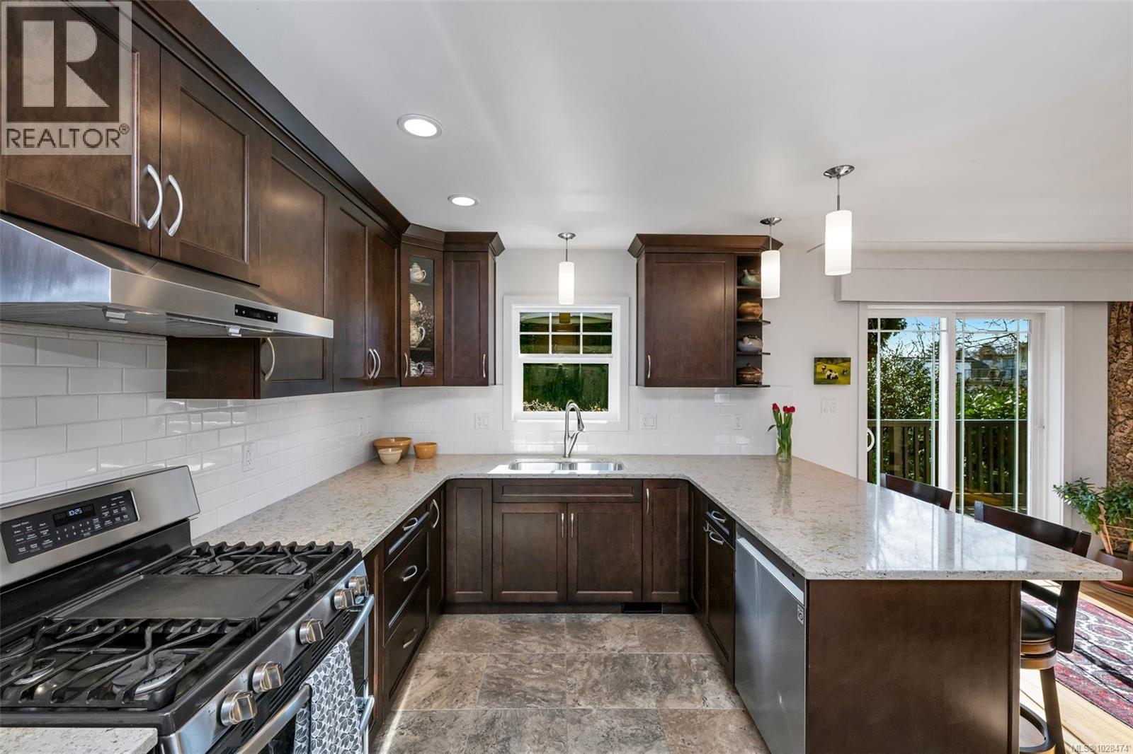 449 Victoria Ave, Oak Bay