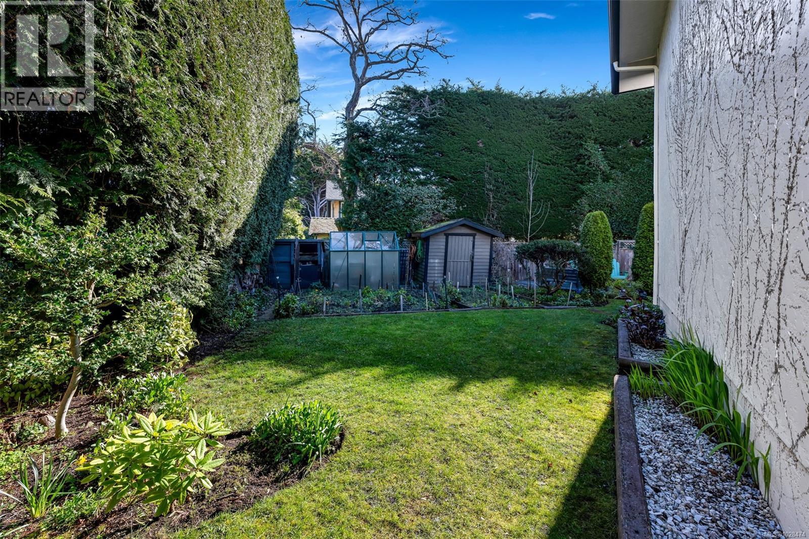 449 Victoria Ave, Oak Bay