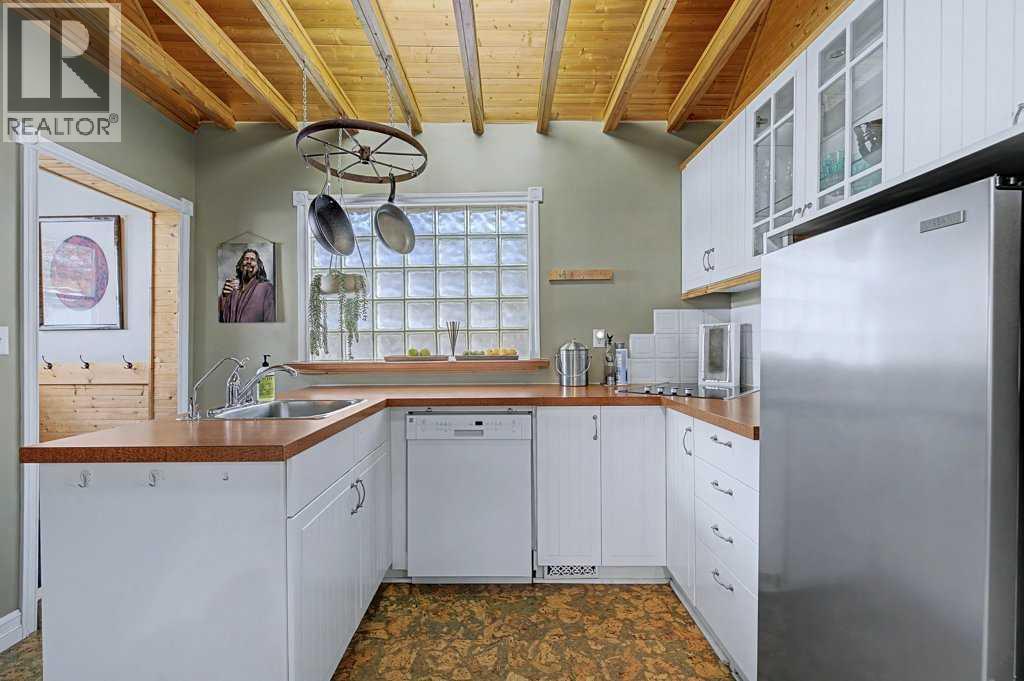 Single Family House for Sale in   Avenue NW Tuxedo Park Calgary 