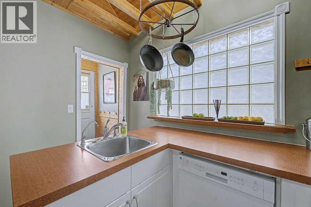 Single Family House for Sale in   Avenue NW Tuxedo Park Calgary 