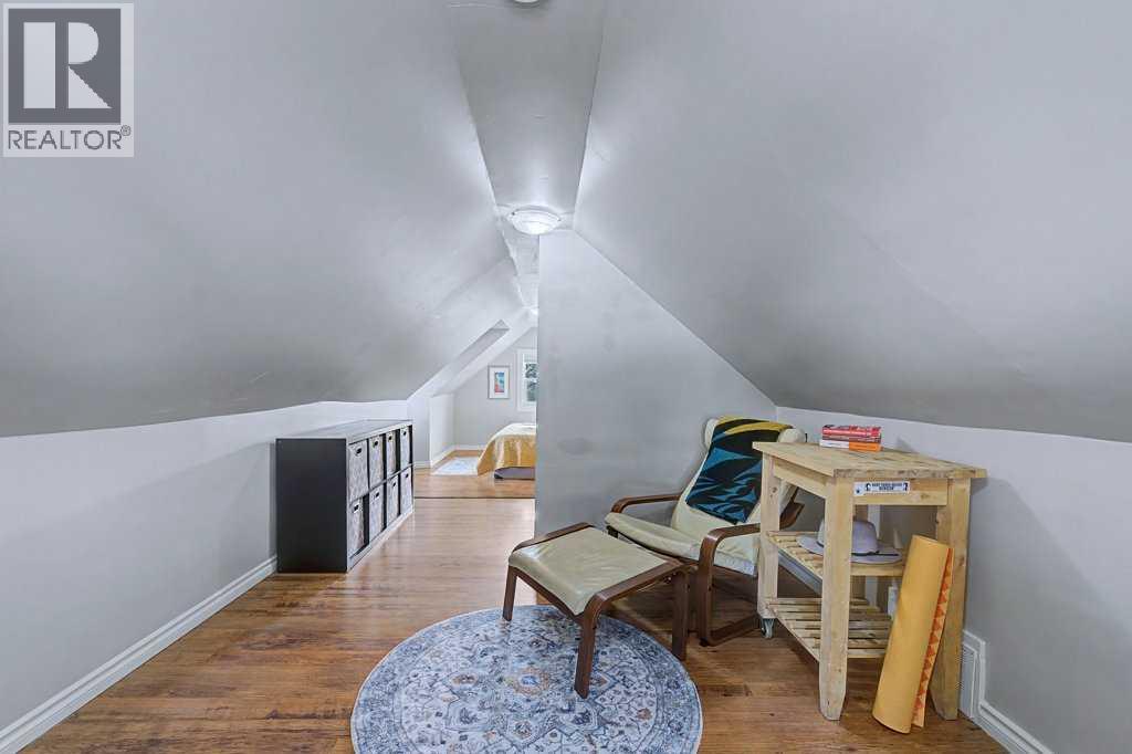 Single Family House for Sale in   Avenue NW Tuxedo Park Calgary 