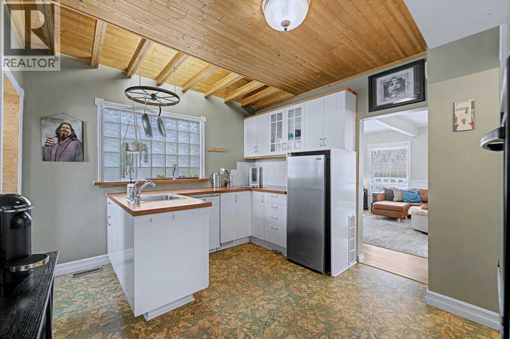 Single Family House for Sale in   Avenue NW Tuxedo Park Calgary 