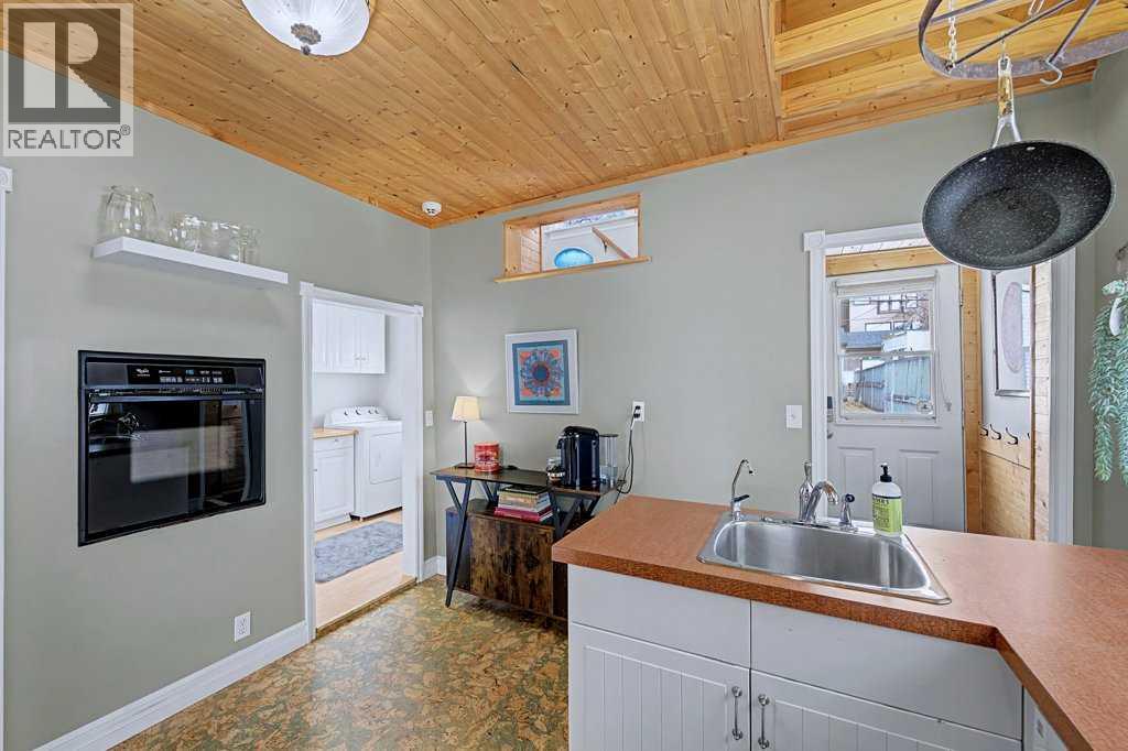 Single Family House for Sale in   Avenue NW Tuxedo Park Calgary 