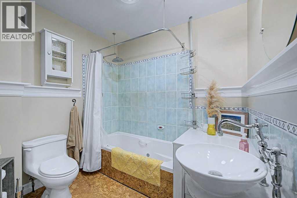 Single Family House for Sale in   Avenue NW Tuxedo Park Calgary 