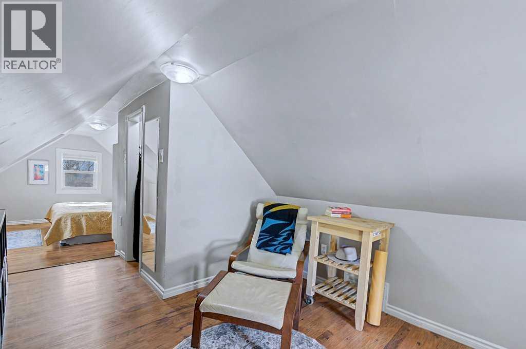 Single Family House for Sale in   Avenue NW Tuxedo Park Calgary 