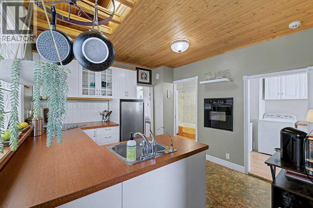 Single Family House for Sale in   Avenue NW Tuxedo Park Calgary 