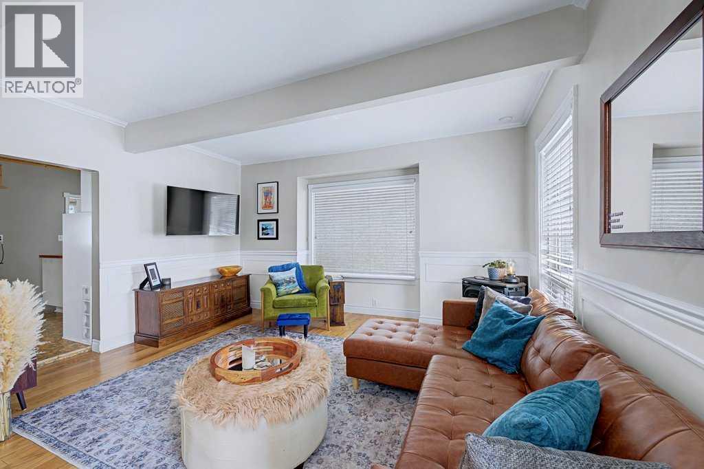 Single Family House for Sale in   Avenue NW Tuxedo Park Calgary 