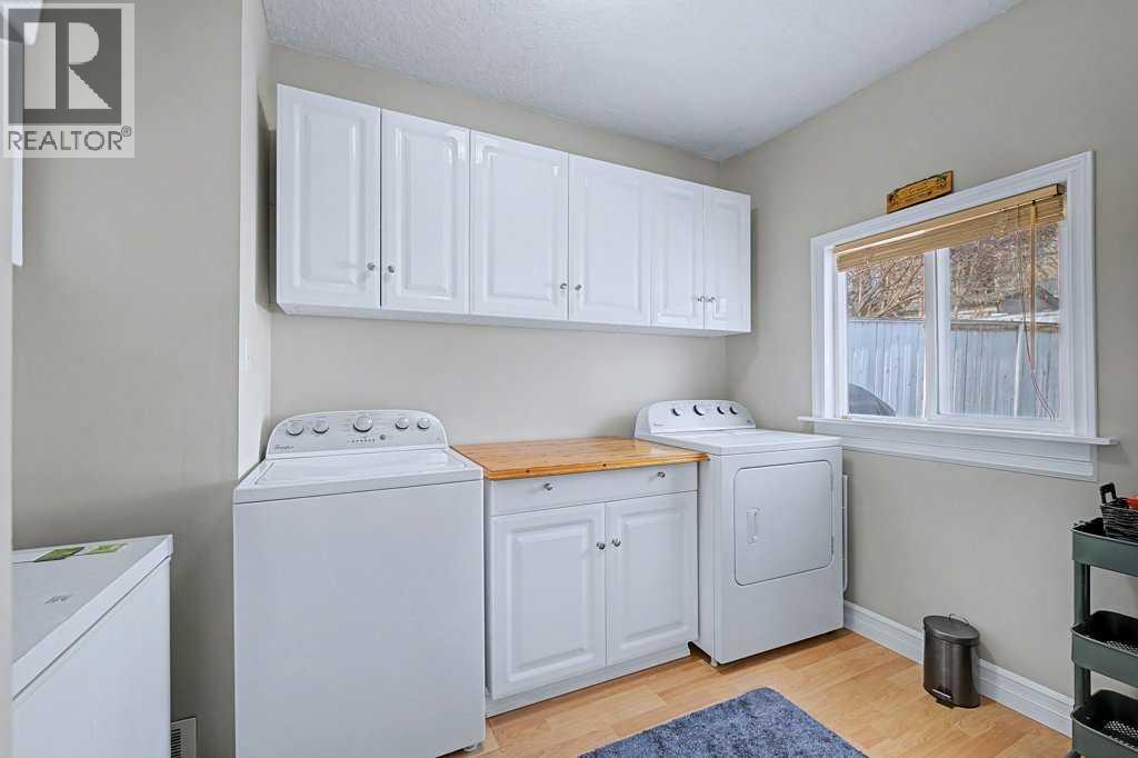 Single Family House for Sale in   Avenue NW Tuxedo Park Calgary 