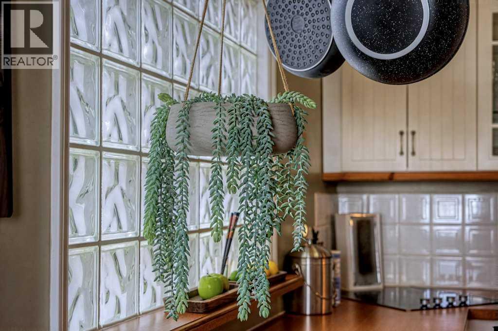 Single Family House for Sale in   Avenue NW Tuxedo Park Calgary 