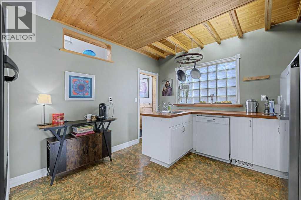 Single Family House for Sale in   Avenue NW Tuxedo Park Calgary 