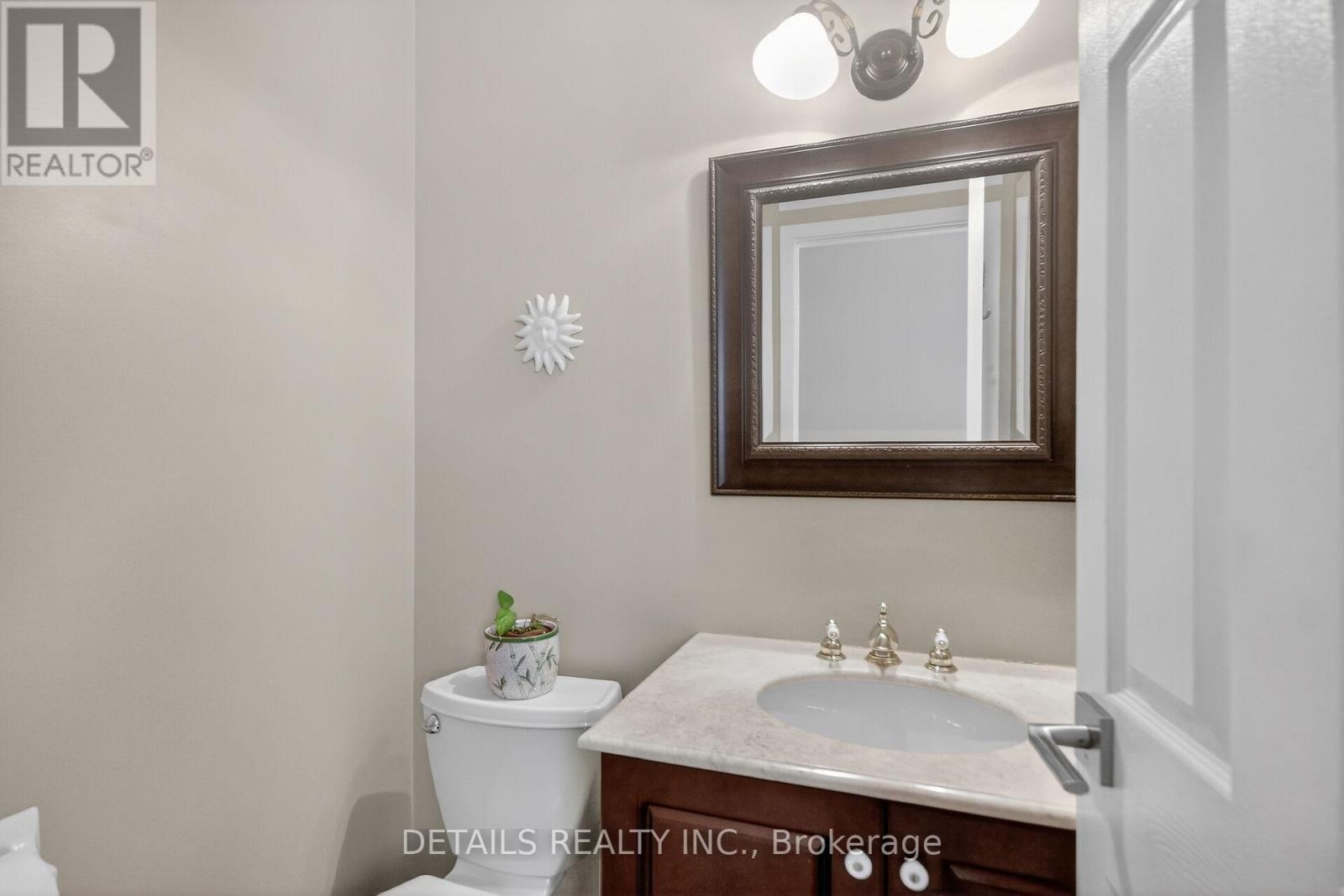 37 GILLESPIE CRESCENT N — photo 28