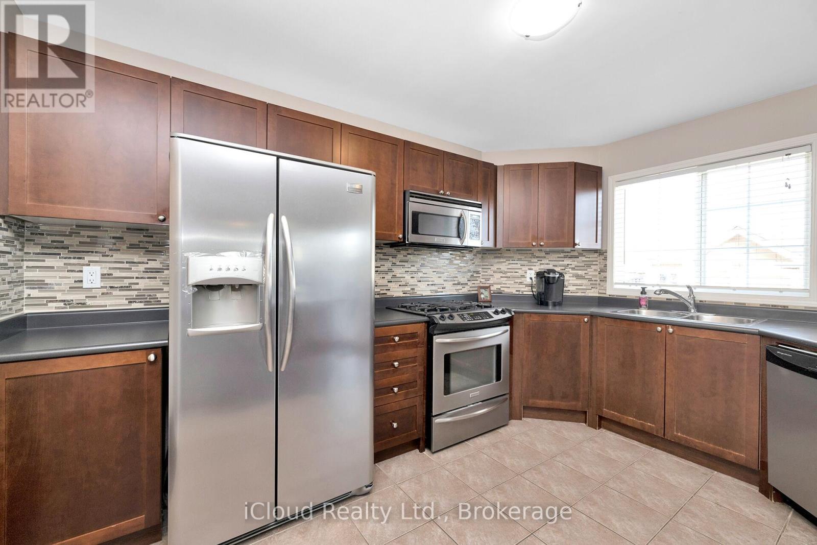 11 BONAVISTA DRIVE - 16