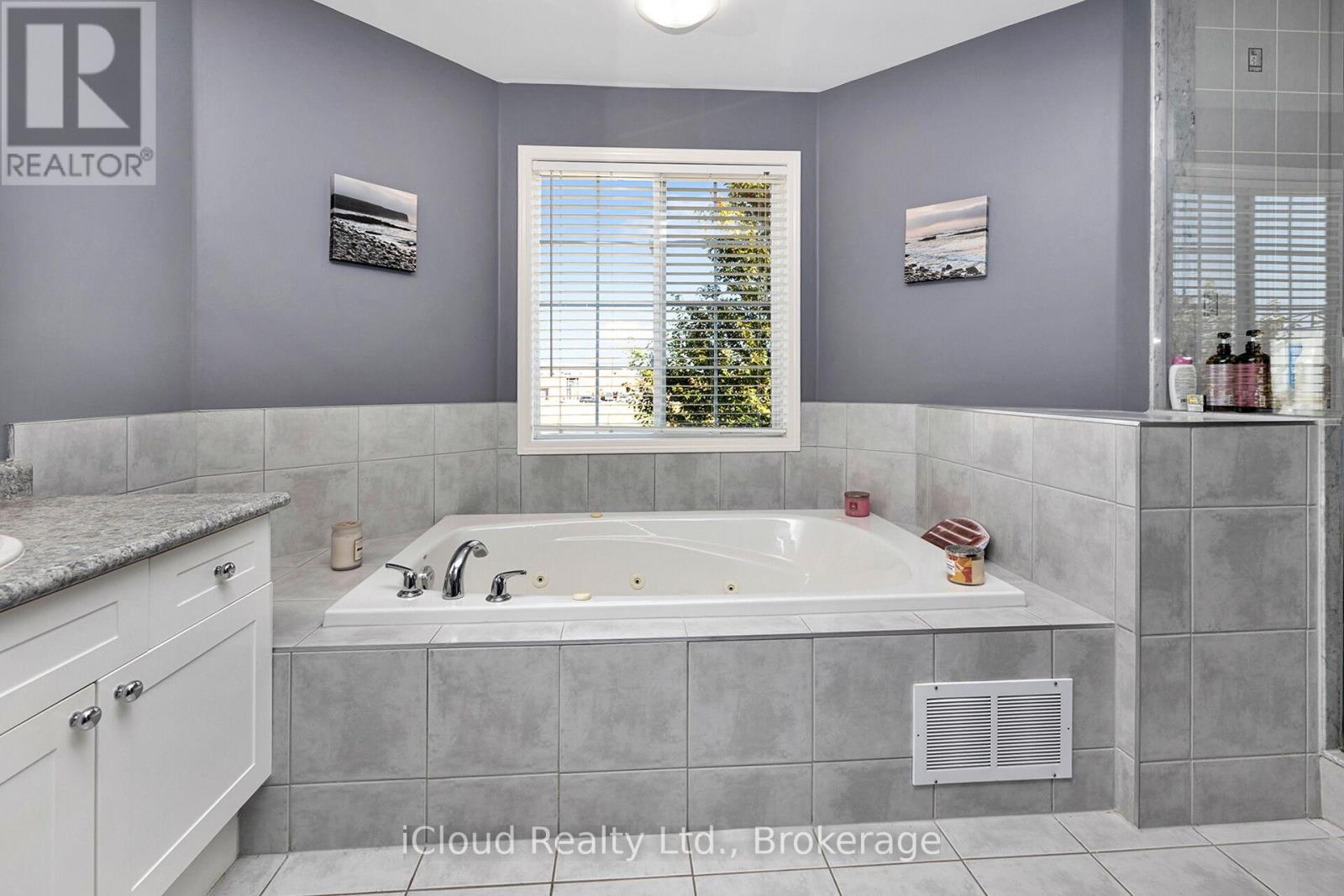 11 BONAVISTA DRIVE - 31