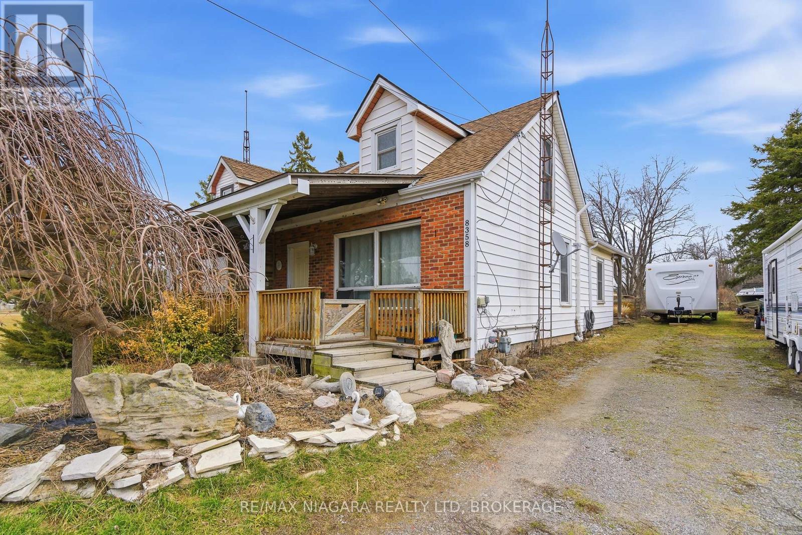 8356 OAKWOOD DRIVE