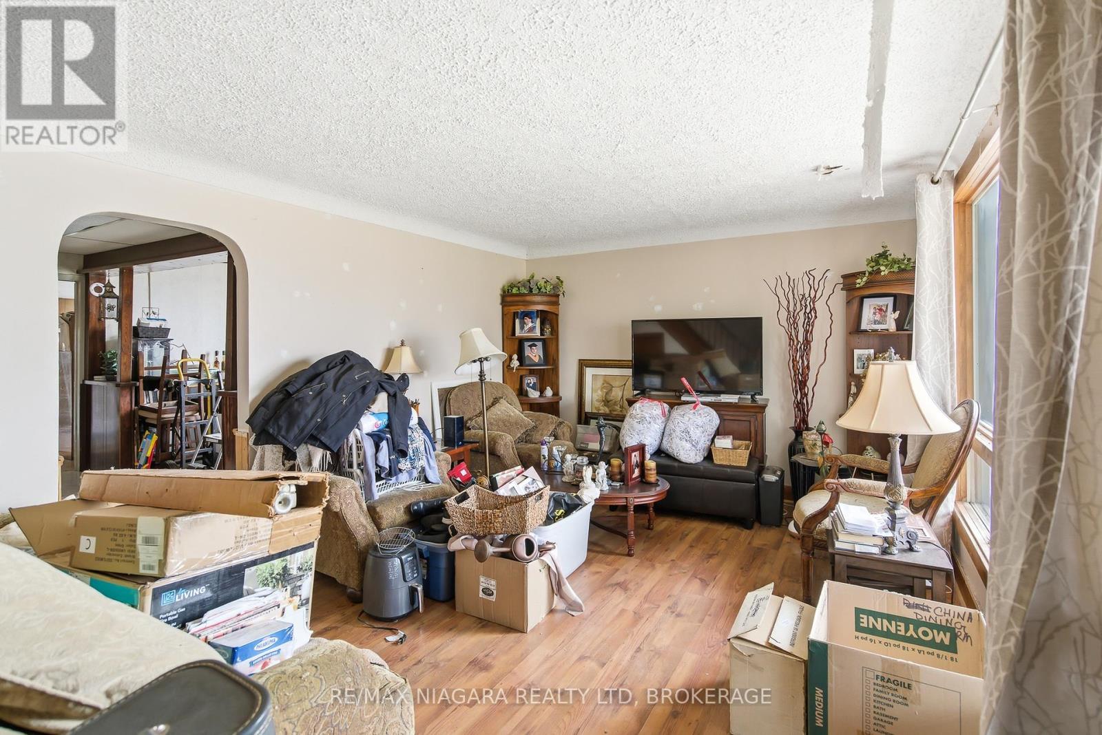 8356 OAKWOOD DRIVE