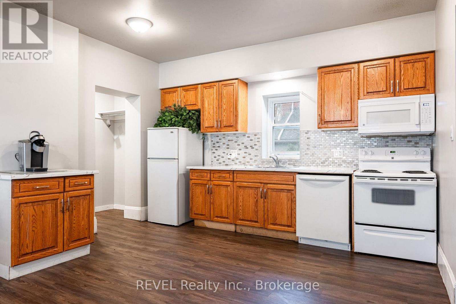 17 BEECHER STREET - 19