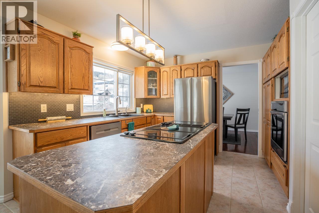 5663 HORSE LAKE ROAD - 11