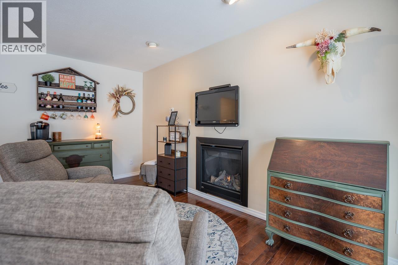 5663 HORSE LAKE ROAD - 17