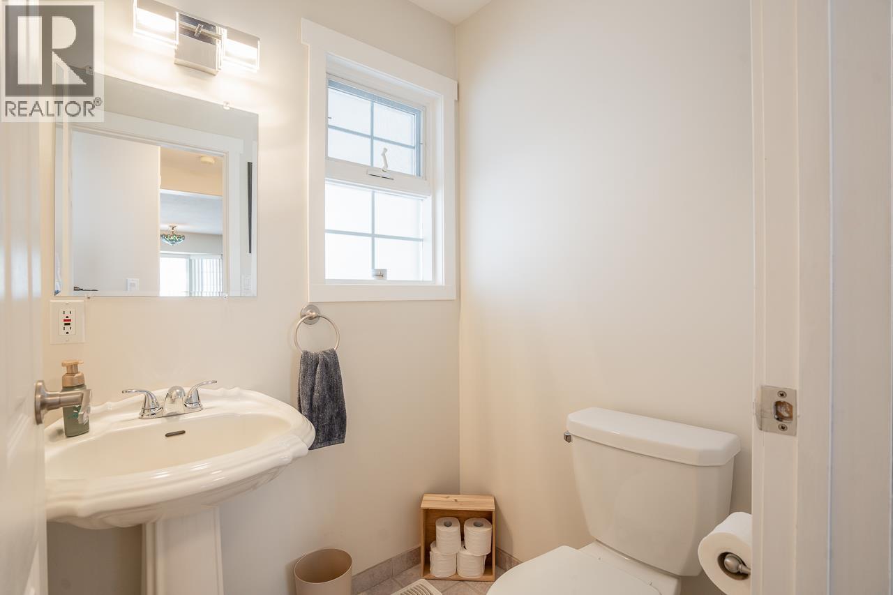 5663 HORSE LAKE ROAD - 18