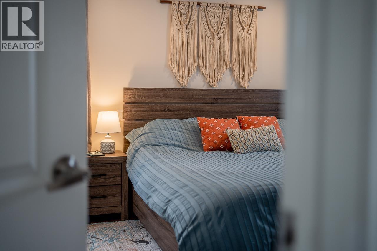 5663 HORSE LAKE ROAD - 19