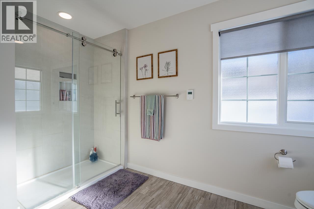 5663 HORSE LAKE ROAD - 23