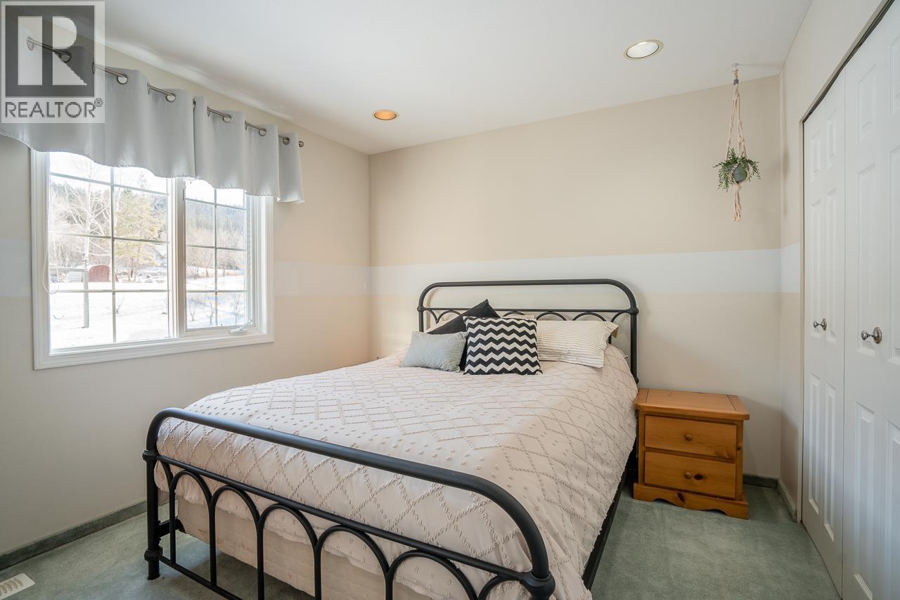 5663 HORSE LAKE ROAD - 25