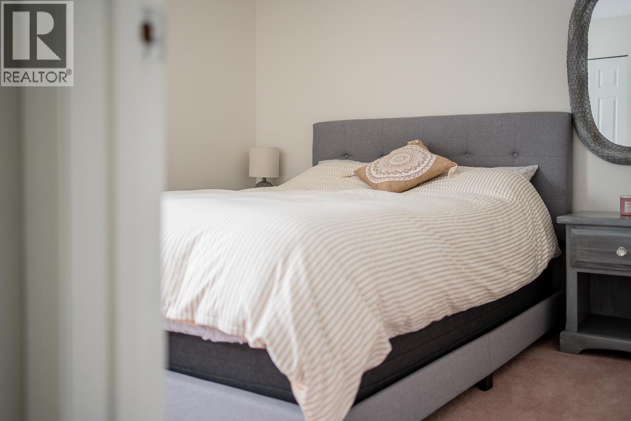 5663 HORSE LAKE ROAD - 27