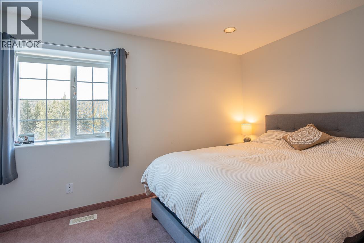 5663 HORSE LAKE ROAD - 28