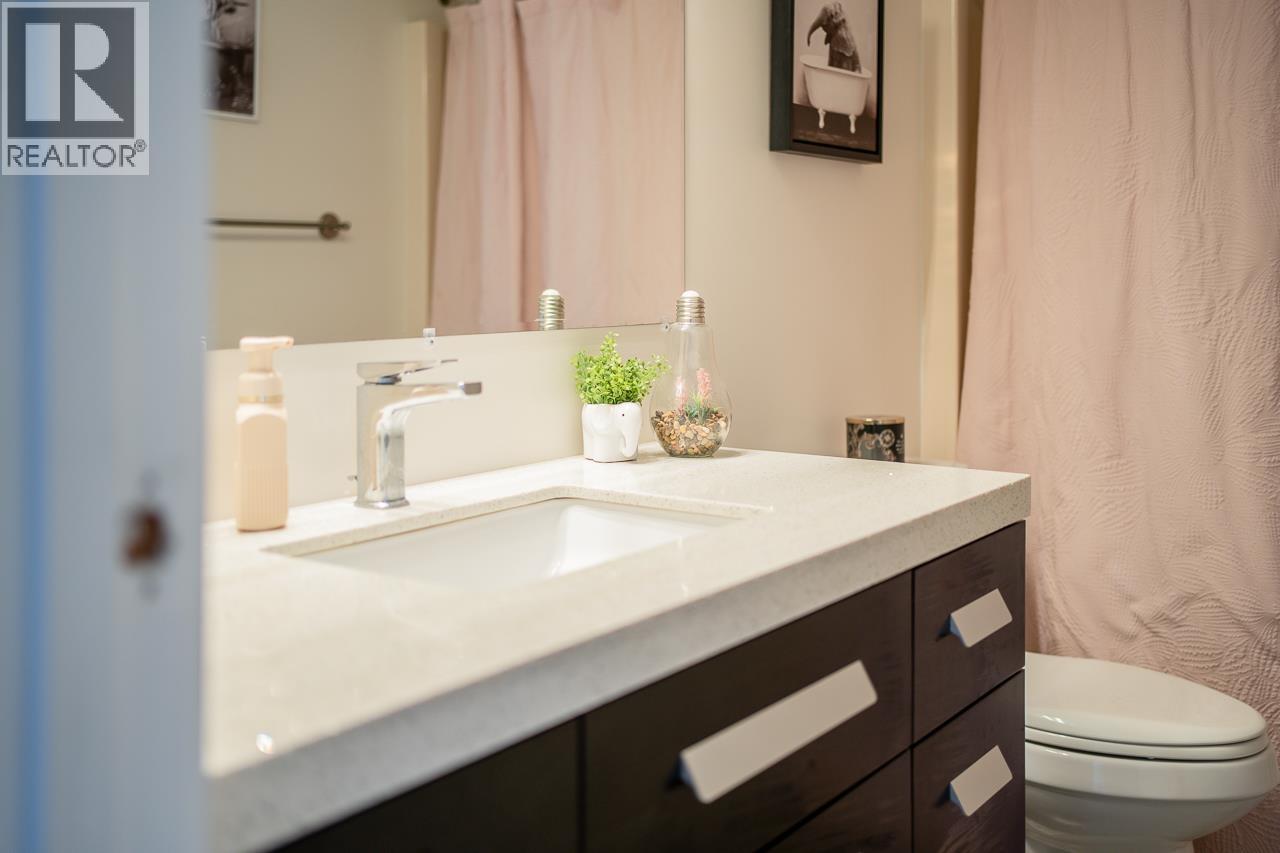 5663 HORSE LAKE ROAD - 30