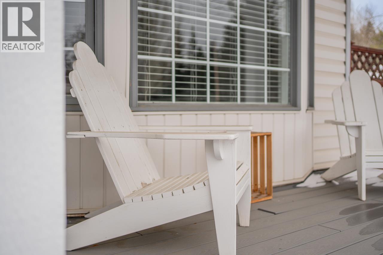 5663 HORSE LAKE ROAD - 33