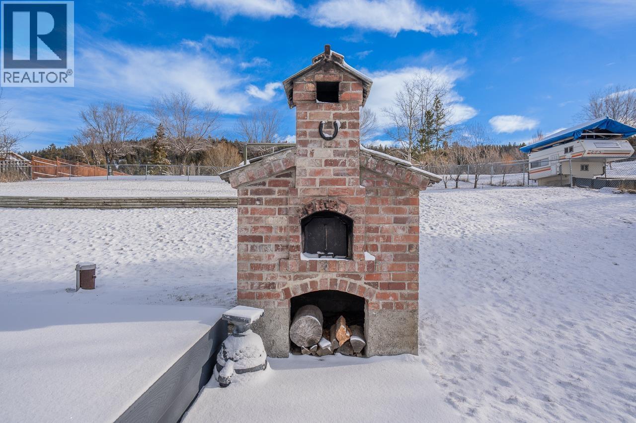 5663 HORSE LAKE ROAD - 34