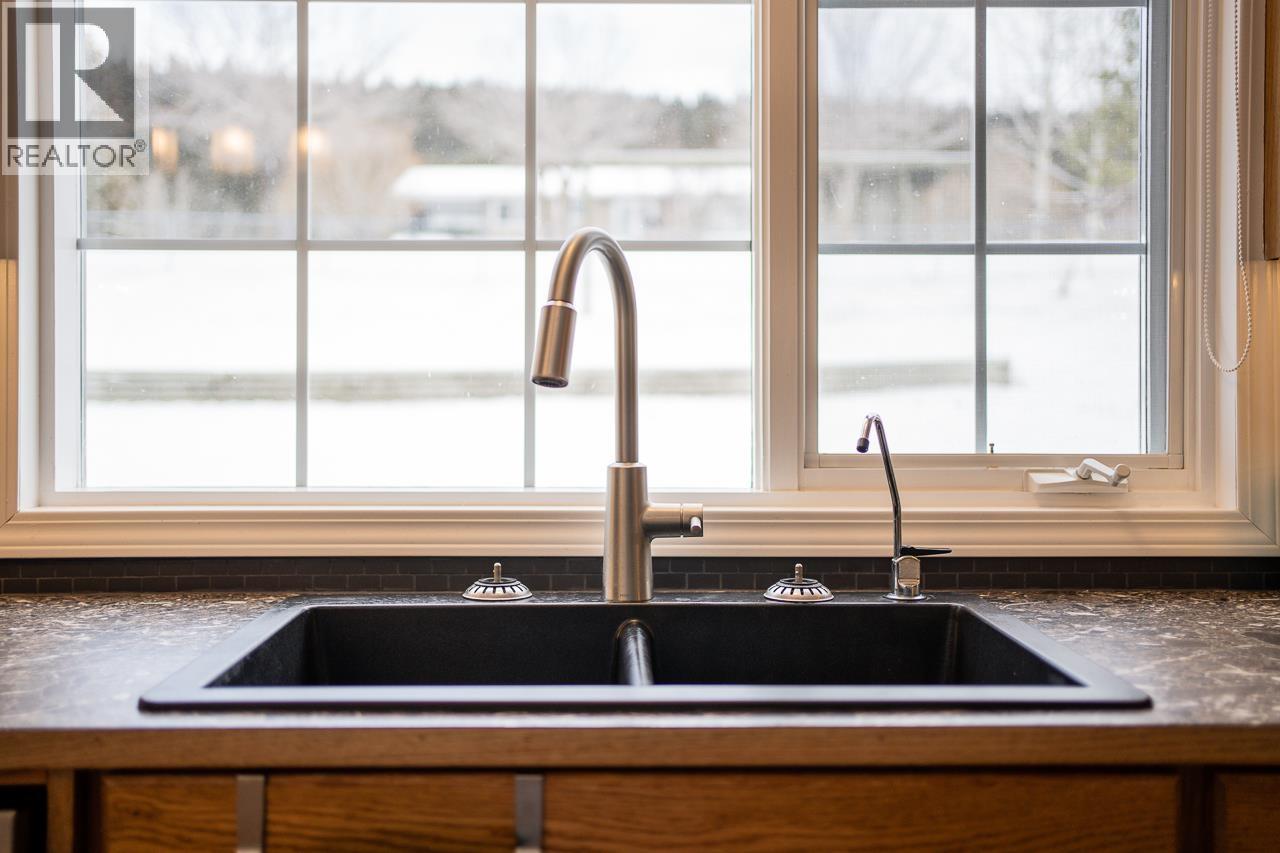 5663 HORSE LAKE ROAD - 9