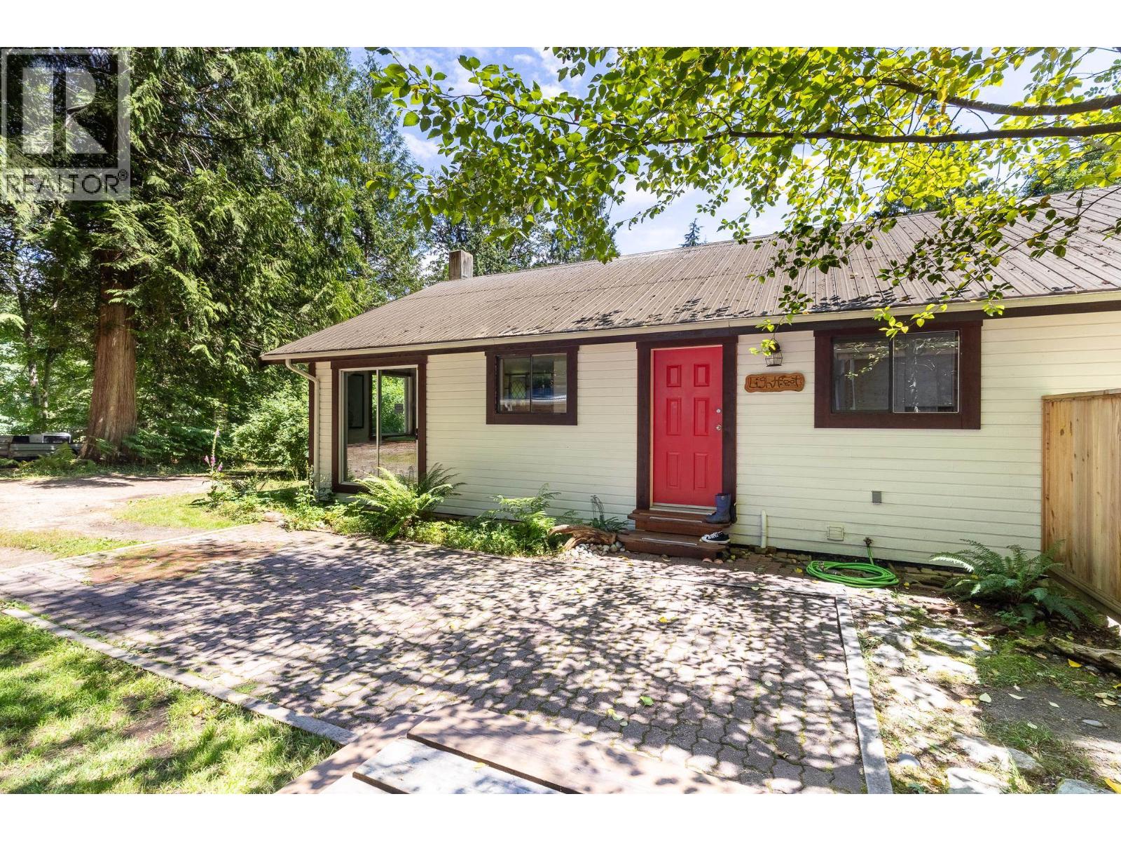 6121 GOLF COURSE ROAD, Sechelt