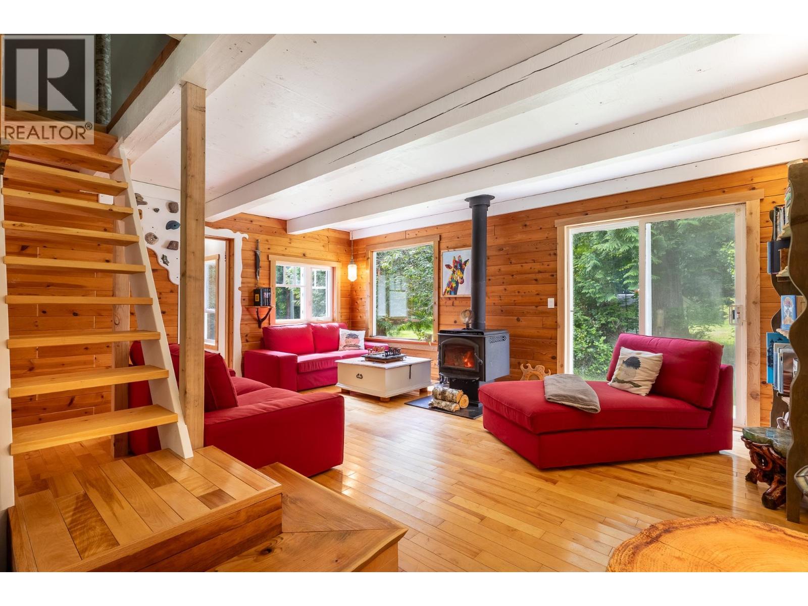 6121 GOLF COURSE ROAD, Sechelt