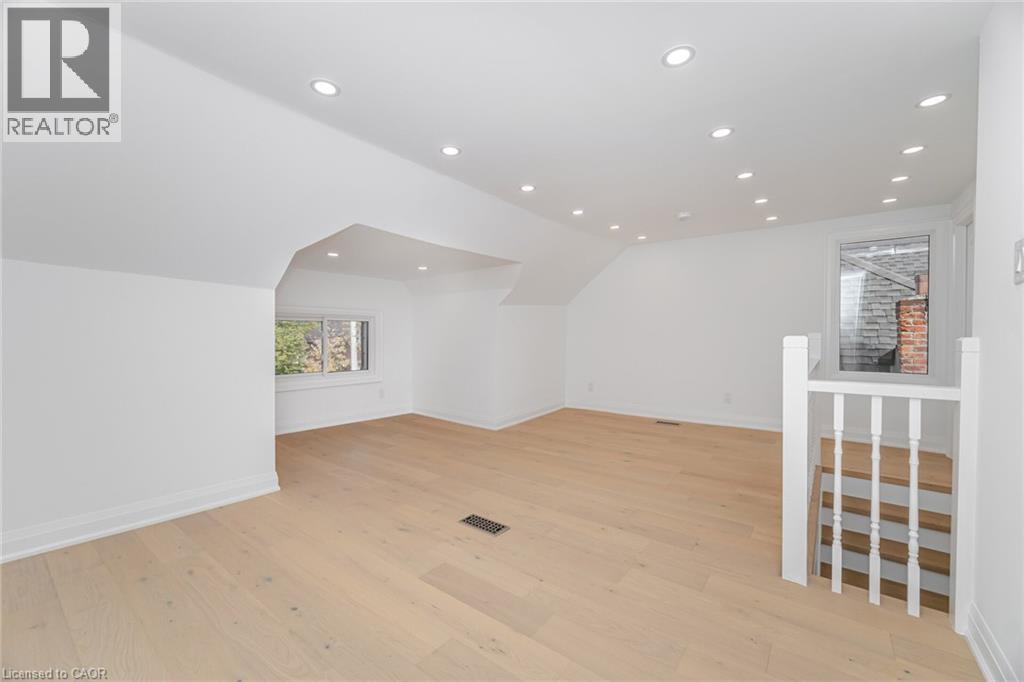 285 CHARLTON Avenue W - 32