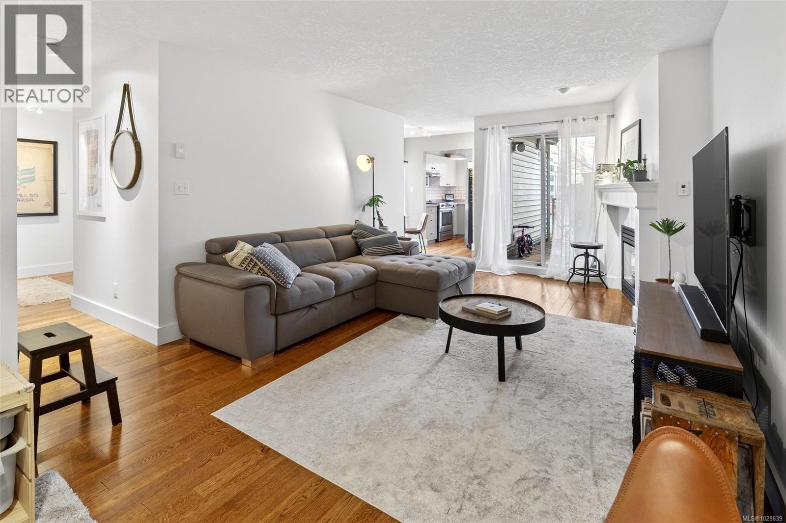 412 894 Vernon Ave, Saanich