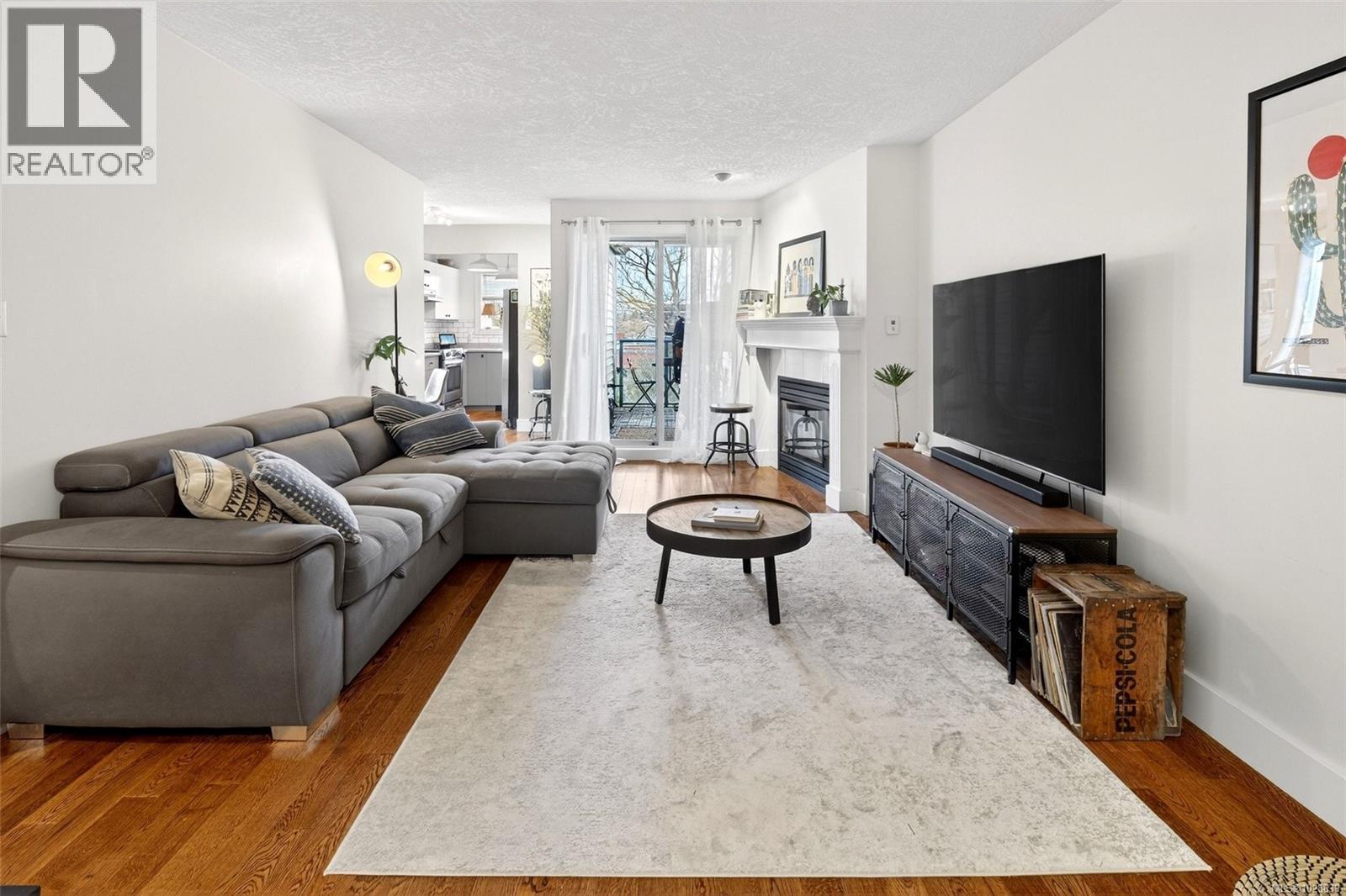 412 894 Vernon Ave, Saanich