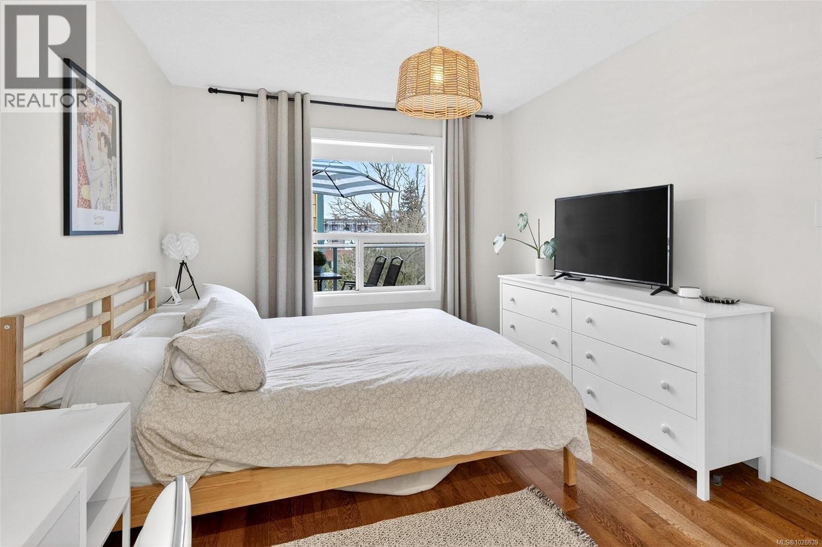 412 894 Vernon Ave, Saanich