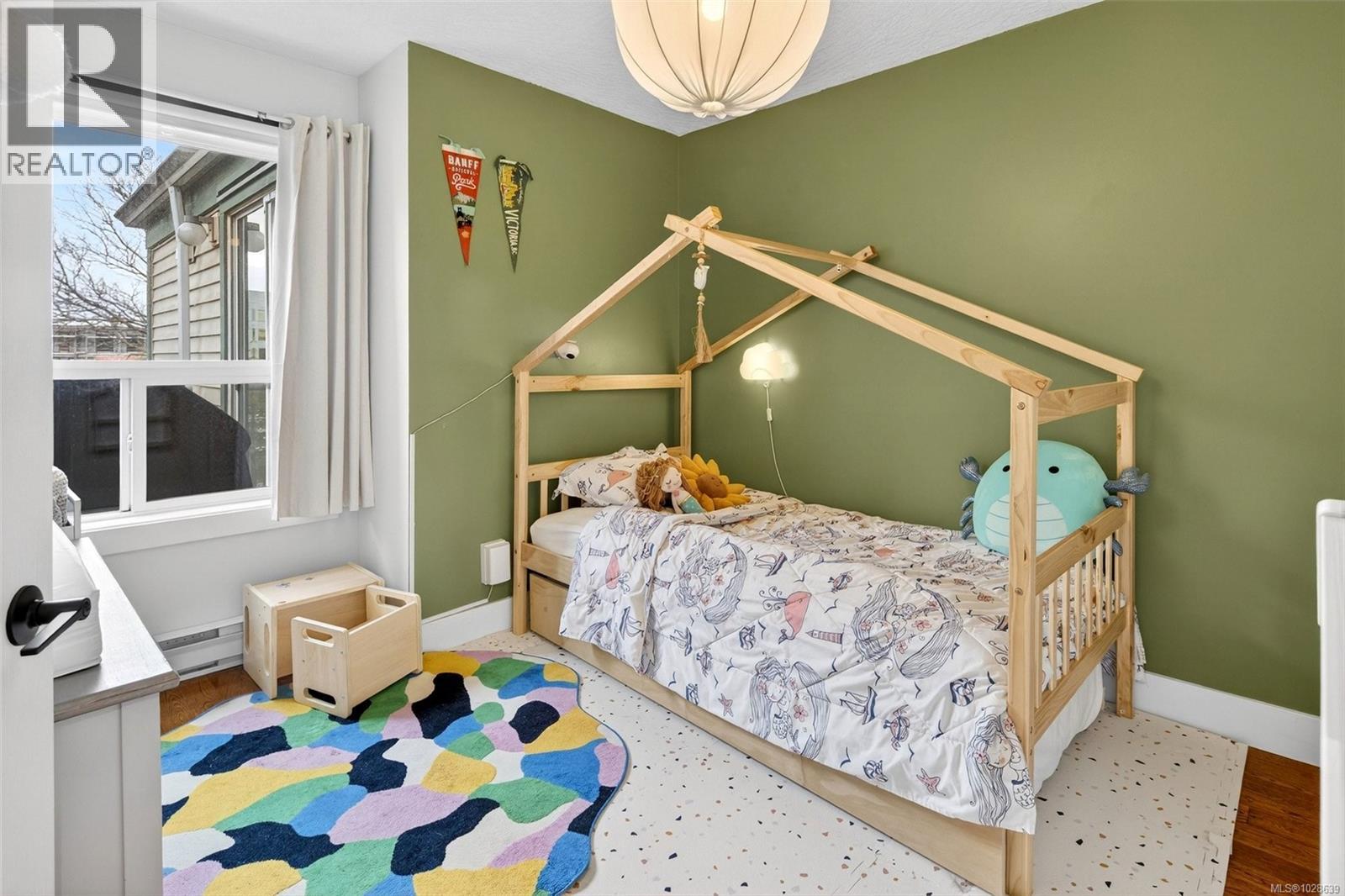 412 894 Vernon Ave, Saanich