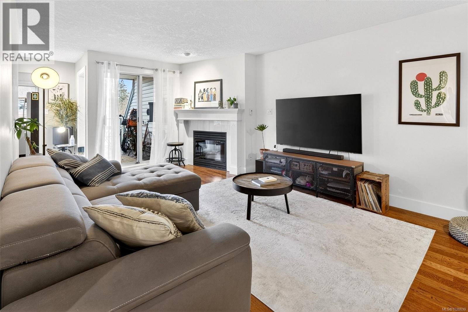 412 894 Vernon Ave, Saanich