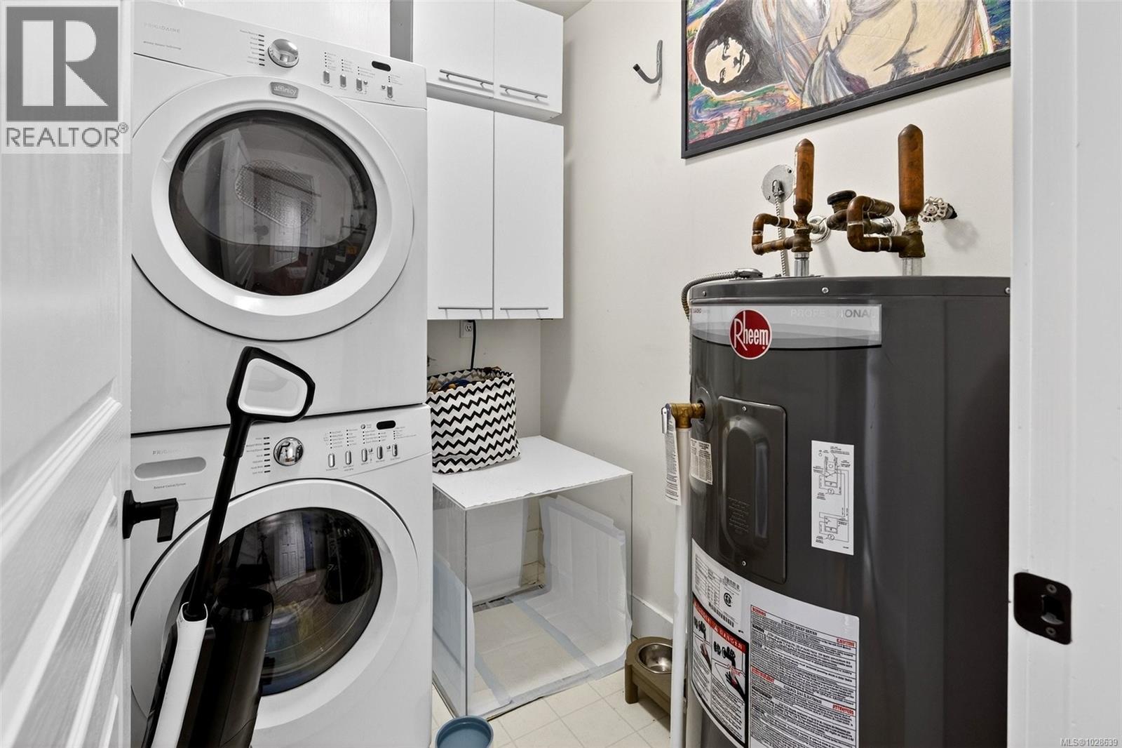 412 894 Vernon Ave, Saanich