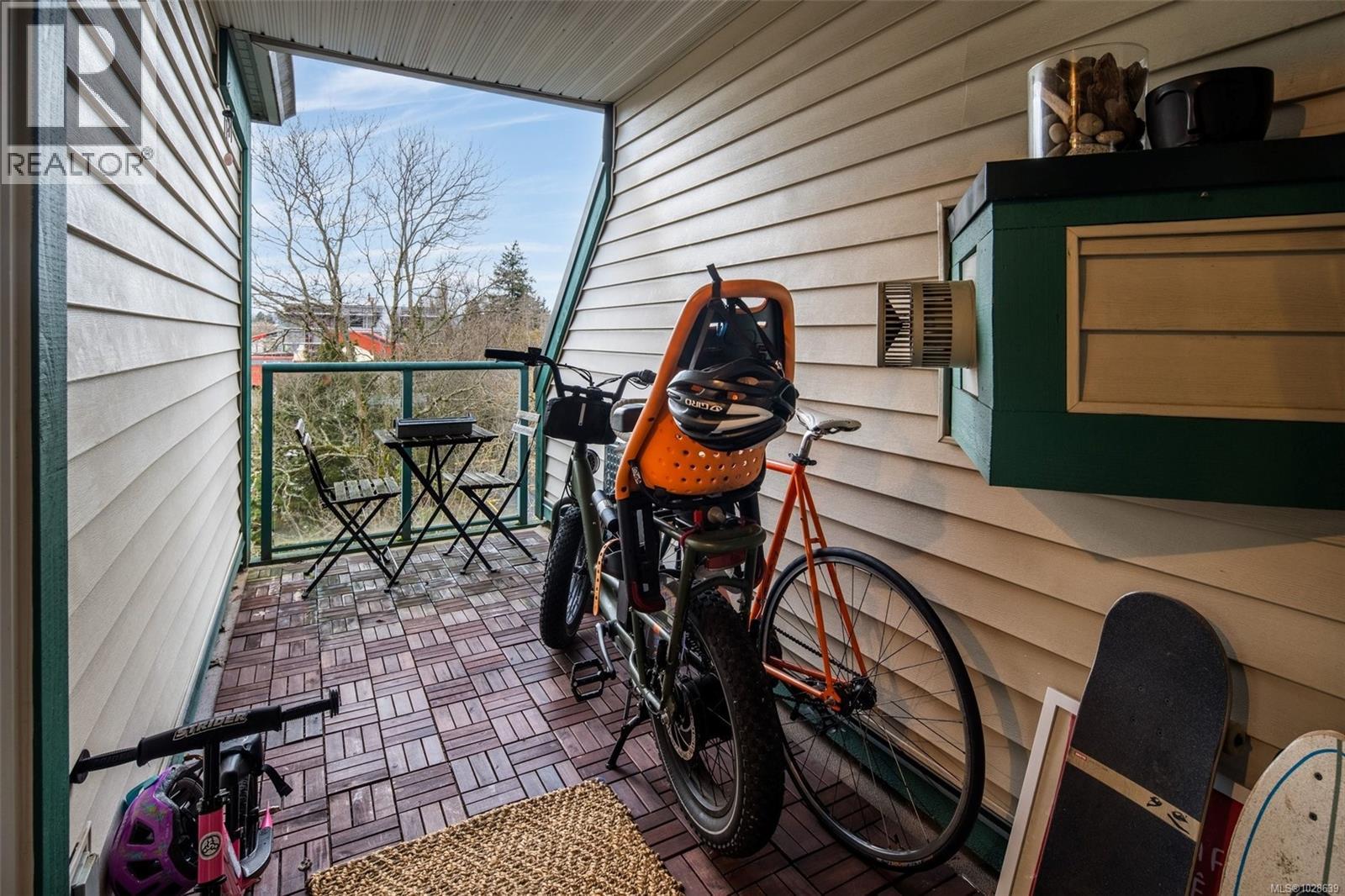 412 894 Vernon Ave, Saanich