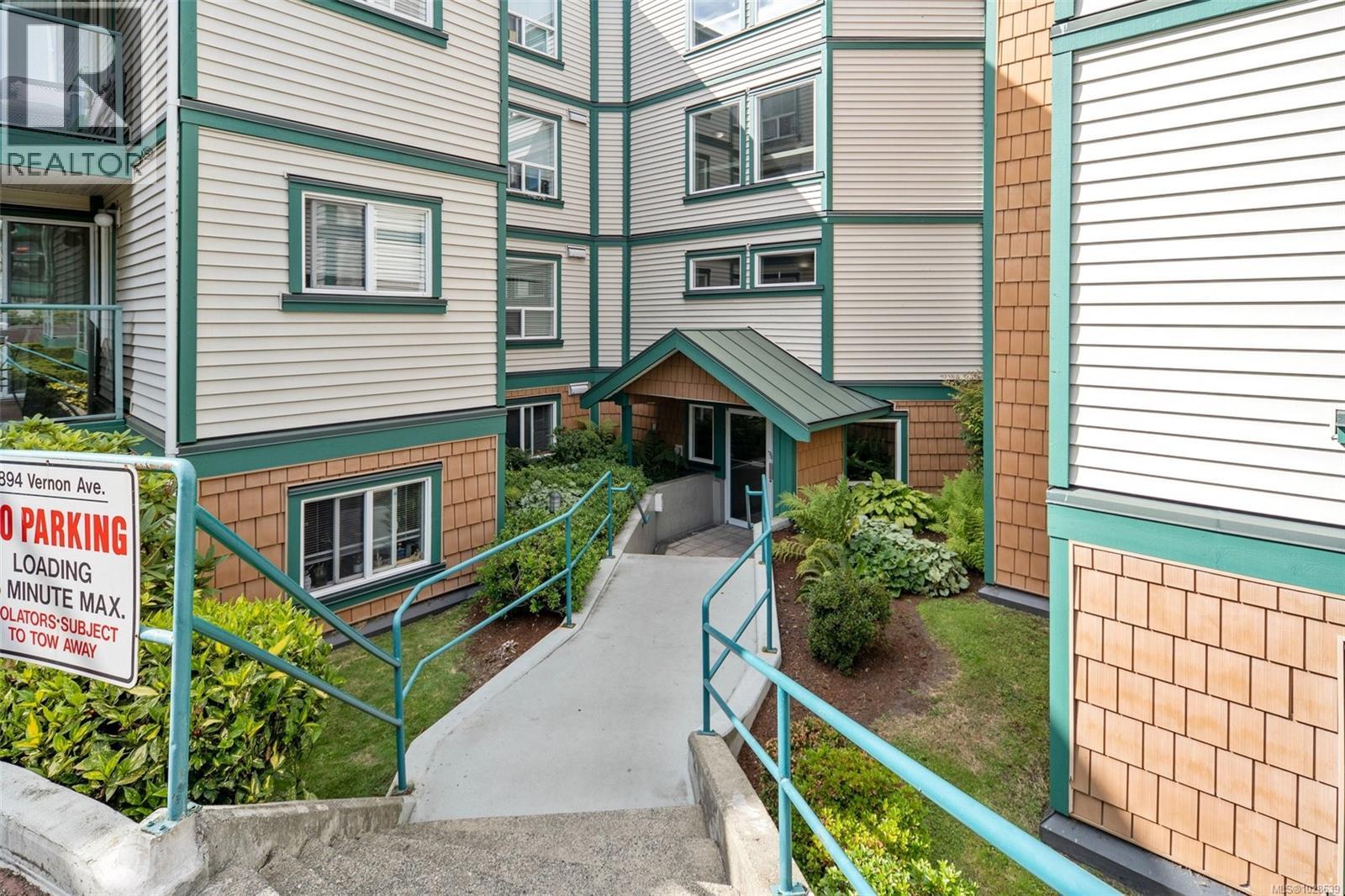 412 894 Vernon Ave, Saanich